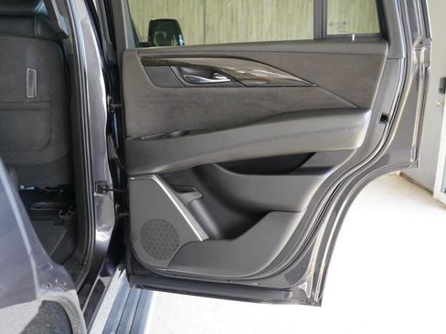 Used 2018 Cadillac Escalade Platinum image 36