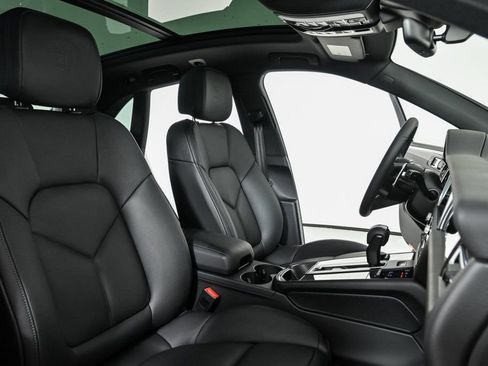 Used 2026 Porsche Macan AWD/4WD image 23