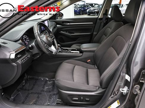 Used 2023 Nissan Altima 2.5 SV w/ SV Premium Package FWD image 14