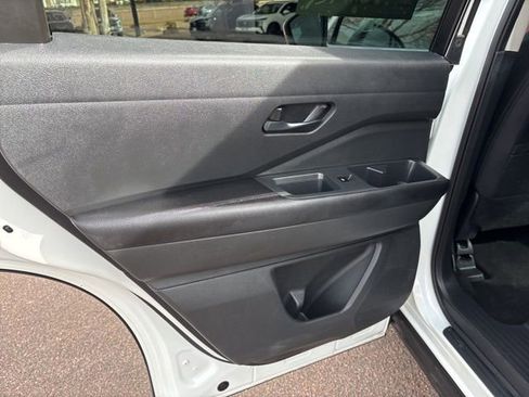 Certified 2024 Nissan Pathfinder SV image 24