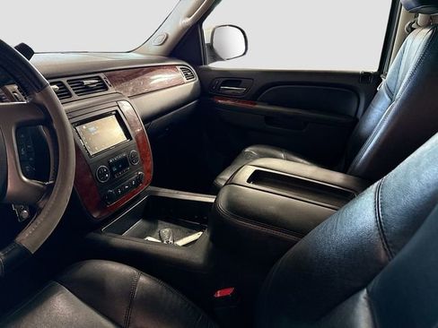 Used 2012 Chevrolet Suburban LT AWD/4WD image 22