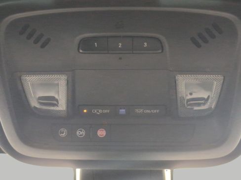Used 2023 Chevrolet Traverse LT AWD/4WD image 19