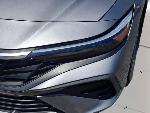 Certified 2024 Hyundai Elantra SE FWD image 12