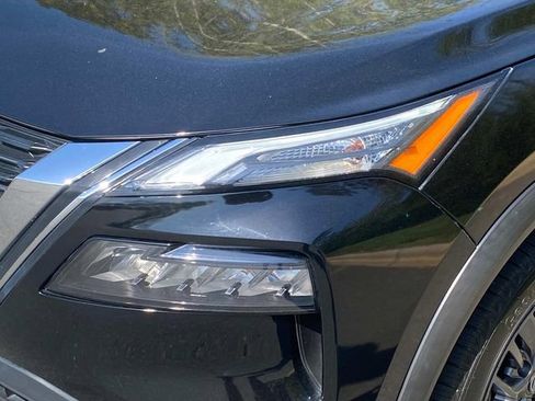 Used 2023 Nissan Rogue S image 5