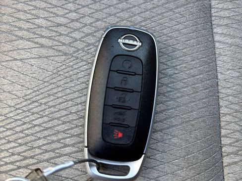 Used 2025 Nissan Rogue SV image 24