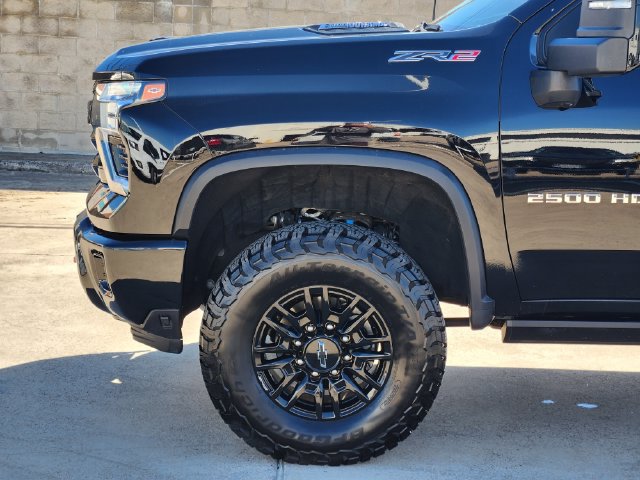Used 2024 Chevrolet Silverado 2500 ZR2 w/ Technology Package AWD/4WD image 14