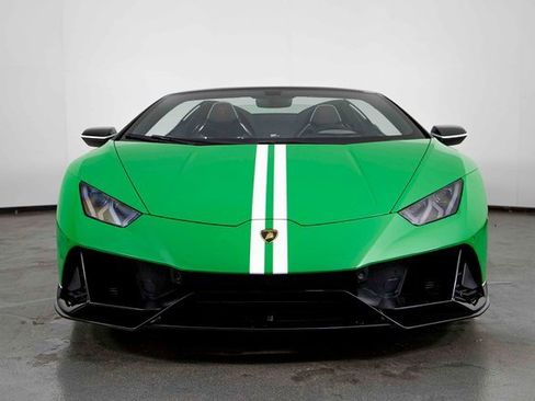Used 2024 Lamborghini Huracan EVO image 3