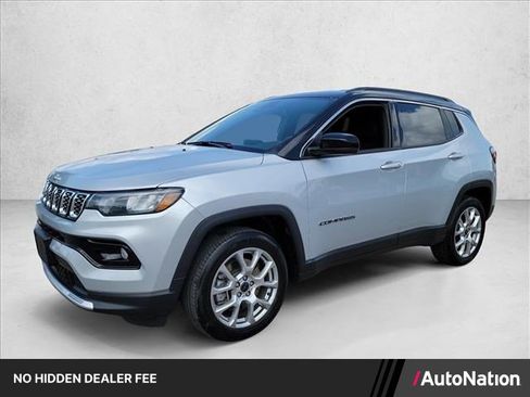 Used 2025 Jeep Compass Limited AWD/4WD image 1