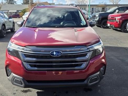 Used 2025 Subaru Forester Limited image 2