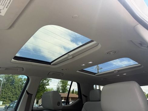 Used 2019 Chevrolet Traverse Premier w/ Driver Confidence II Package FWD image 6