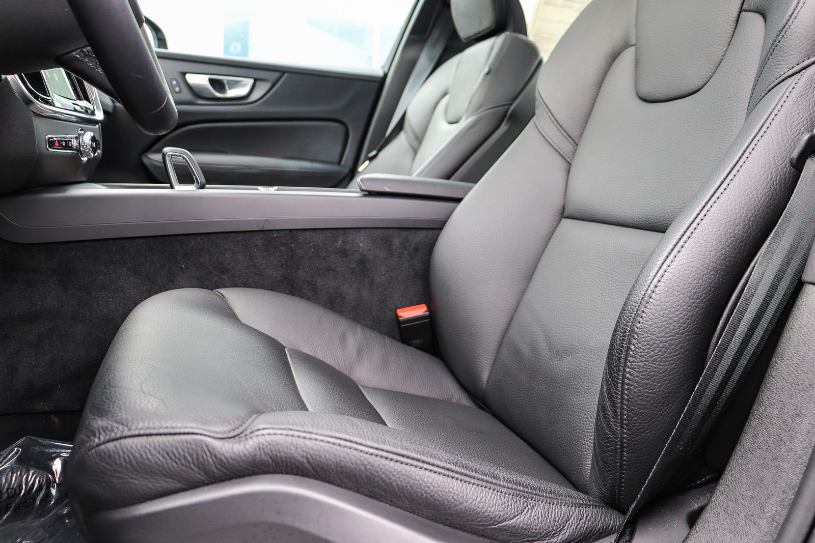 Used 2025 Volvo S60 B5 Plus AWD/4WD image 23