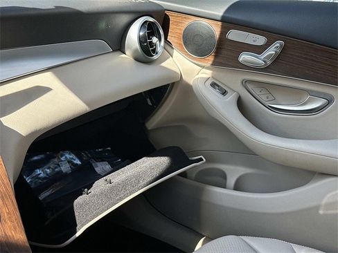 Certified 2022 Mercedes-Benz GLC 300 4MATIC image 32