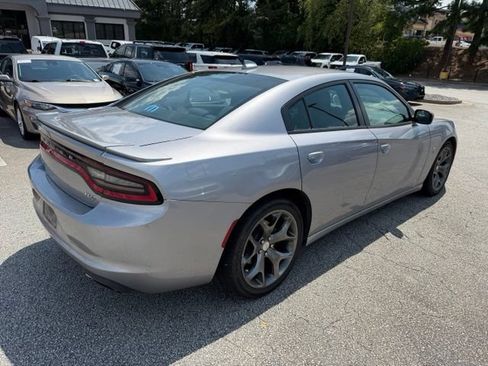 Used 2015 Dodge Charger R/T RWD image 4