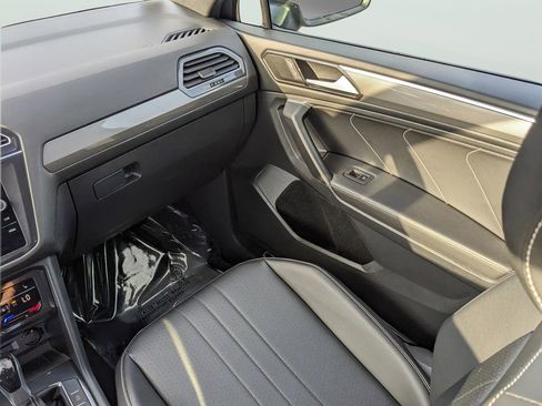 Certified 2022 Volkswagen Tiguan SE R-Line image 16