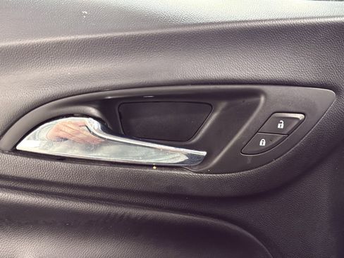 Used 2019 Chevrolet Equinox LT w/ Driver Convenience Package FWD image 16