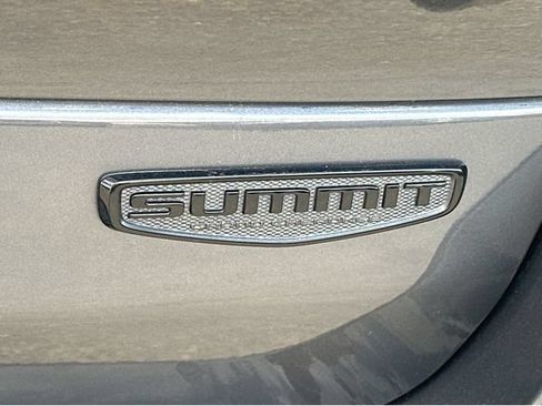 Used 2023 Jeep Grand Cherokee L Summit AWD/4WD image 9