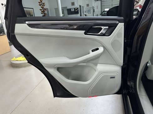 Used 2024 Porsche Macan S AWD/4WD image 12