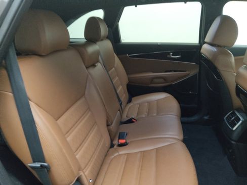 Used 2019 Kia Sorento SX image 19