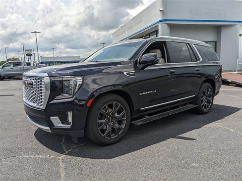 Used 2024 GMC Yukon Denali w/ Denali Reserve Package image 8