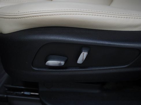 Used 2019 Cadillac XT5 AWD image 24
