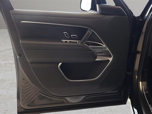 New 2025 Land Rover Range Rover SE image 7