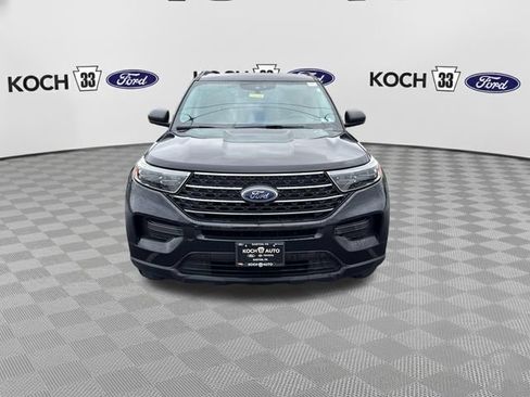 Used 2023 Ford Explorer XLT AWD/4WD image 2
