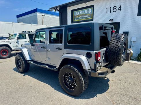 Used 2016 Jeep Wrangler Unlimited Sahara AWD/4WD image 3