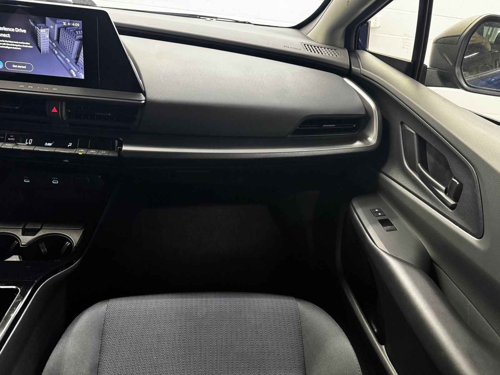 Used 2024 Toyota Prius LE FWD image 15