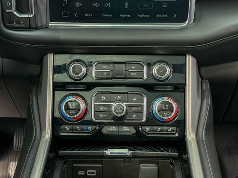 Used 2024 GMC Yukon XL Denali w/ Advanced Technology Package AWD/4WD image 16
