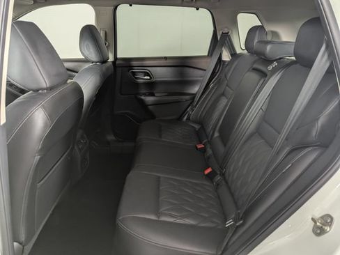 Used 2021 Nissan Rogue Platinum AWD/4WD image 16
