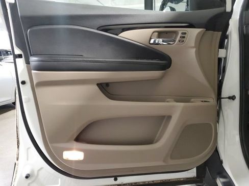 Used 2019 Honda Pilot Touring image 14