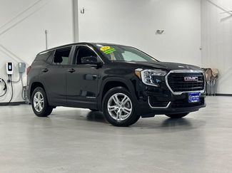 Used 2024 GMC Terrain SLE video 2