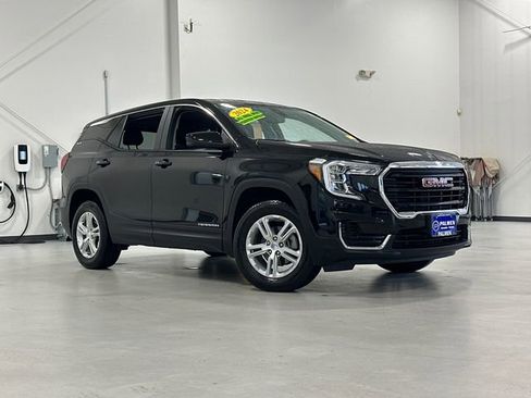 Used 2024 GMC Terrain SLE image 2