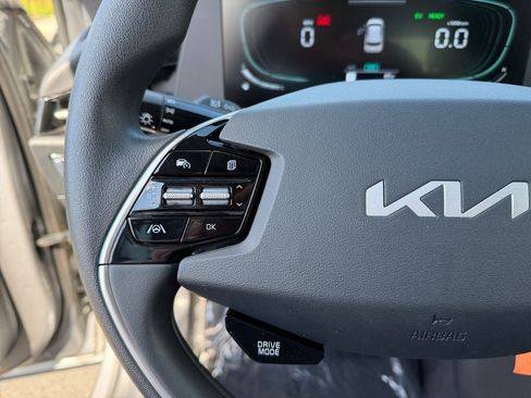 Used 2025 Kia Niro LX FWD image 15