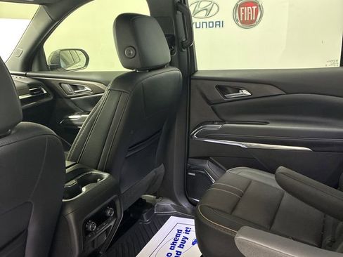 Used 2025 Chevrolet Traverse High Country image 23