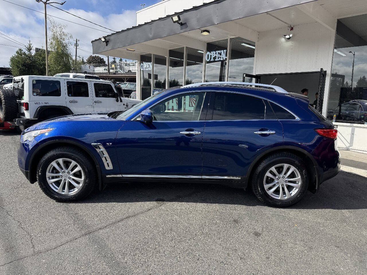 Used 2014 INFINITI QX70 AWD w/ Premium Package image 3