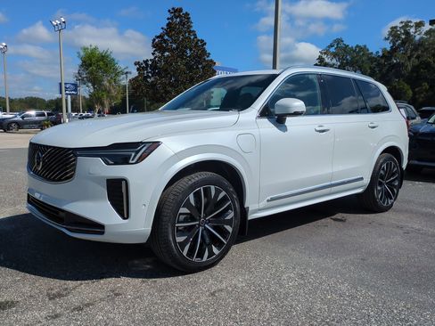New 2026 Volvo XC90 T8 Plus w/ Protection Package Premier image 8