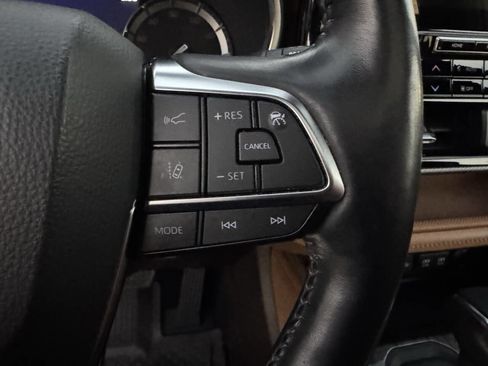 Used 2021 Toyota Highlander Platinum image 33