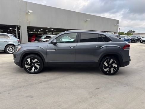 Used 2025 Volkswagen Atlas Cross Sport SE FWD image 12