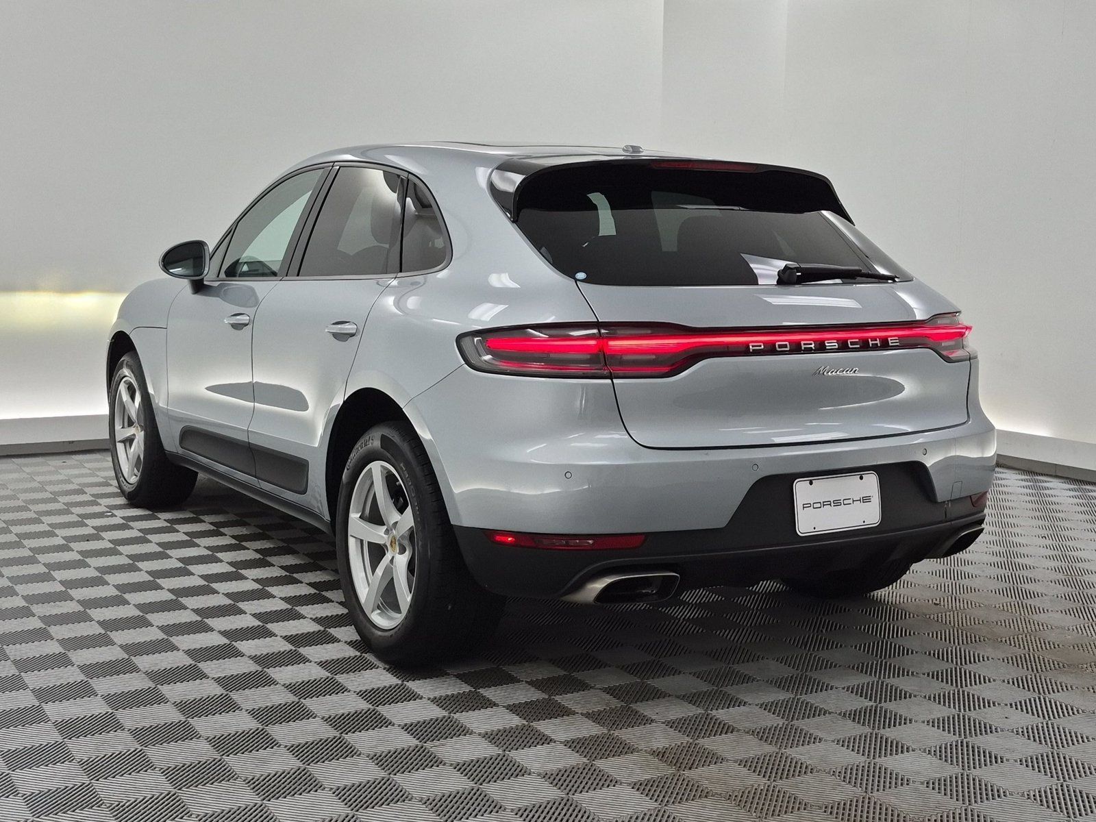 Used 2021 Porsche Macan w/ Driver Memory Package AWD/4WD image 3