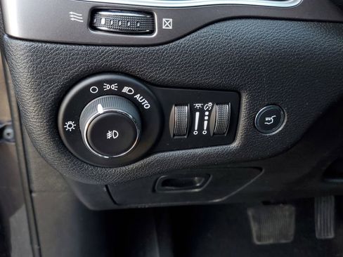 Used 2020 Jeep Cherokee Limited image 14