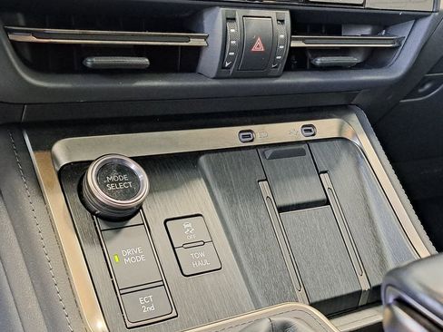 Used 2024 Lexus GX 550 image 18