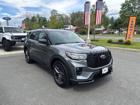 Certified 2025 Ford Explorer ST-Line w/ Premium Package AWD/4WD image 4