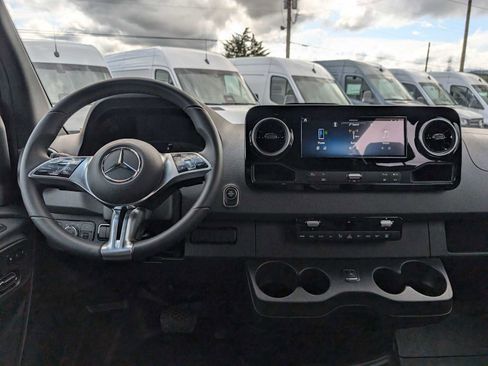 New 2025 Mercedes-Benz Sprinter 2500 image 18