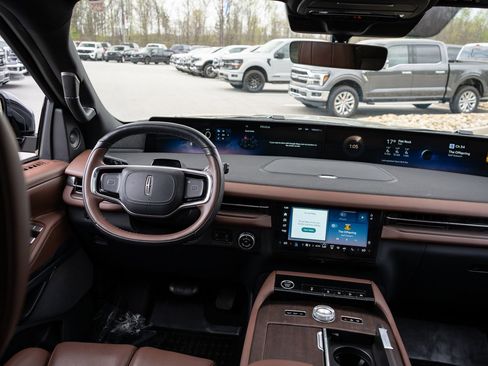 Used 2025 Lincoln Navigator L Reserve image 37