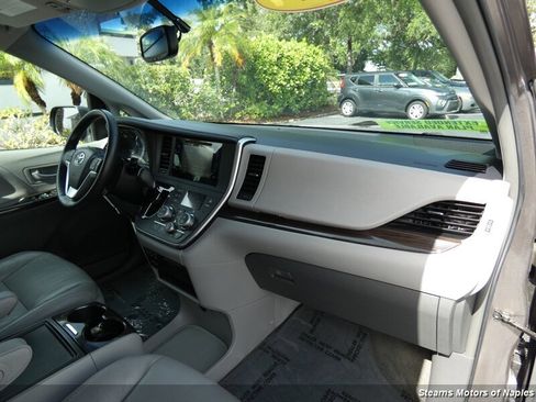 Used 2017 Toyota Sienna XLE FWD image 47