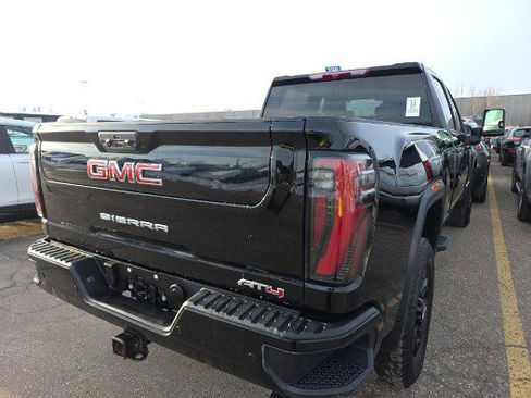 Used 2025 GMC Sierra 2500 AT4 image 5