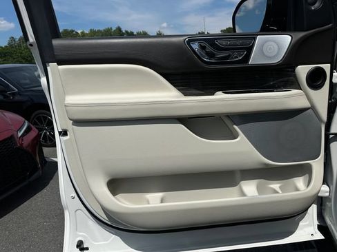 Used 2021 Lincoln Navigator Black Label w/ Special Edition Package AWD/4WD image 10
