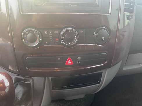 Used 2009 Dodge Sprinter 2500 RWD image 31