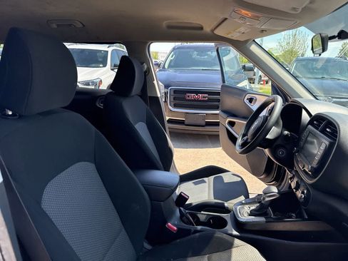 Used 2021 Kia Soul LX FWD image 23